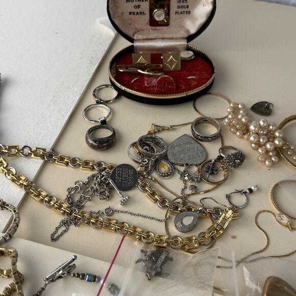 Vintage Jewelry 3 Lbs Mixed Lot Costume Fashion Rings Necklaces Chains Bracelets - Picture 3 of 12